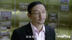 售楼小姐陪老总客户吃饭,没想到美貌被老总看上了